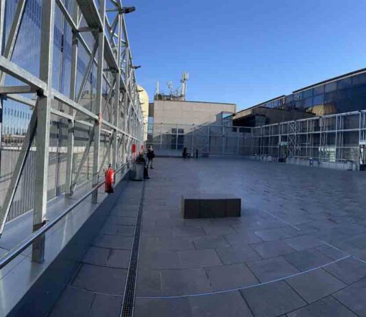El Aeropuerto de El Prat abre su primera terraza al aire libre en la T2 El Aeropuerto de El Prat abre su primera terraza al aire libre en la T2