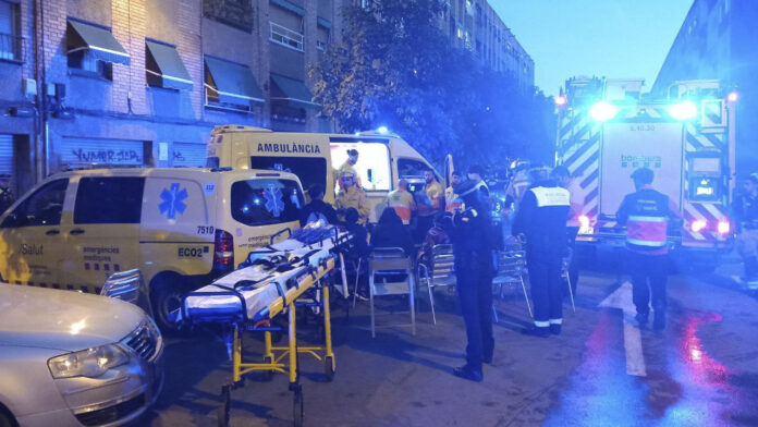14 heridos en un incendio en Hospitalet debido a un patinete eléctrico