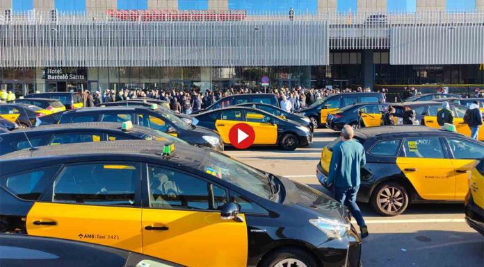 Los taxistas de Barcelona dicen basta a ‘las mafias de los VTC’ Los taxistas de Barcelona dicen basta a 'las mafias de los VTC'