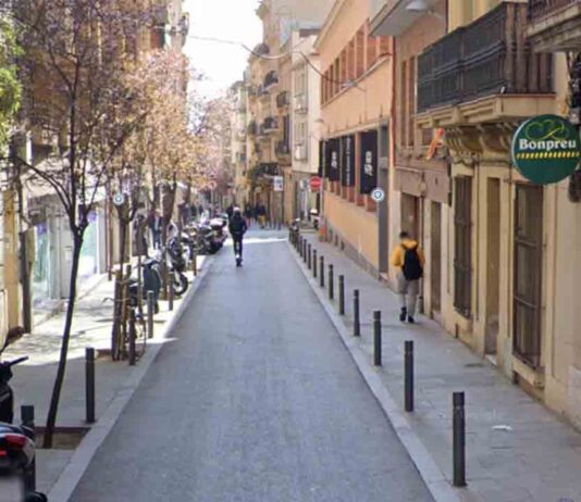 Muere un hombre atropellado por un camión en Gràcia Muere un hombre atropellado por un camión en Gràcia