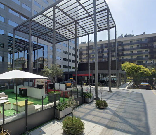 Una amenaza de bomba en el Hotel Hilton obliga al desalojo Una amenaza de bomba en el Hotel Hilton obliga al desalojo