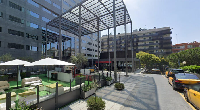 Una amenaza de bomba en el Hotel Hilton obliga al desalojo Una amenaza de bomba en el Hotel Hilton obliga al desalojo