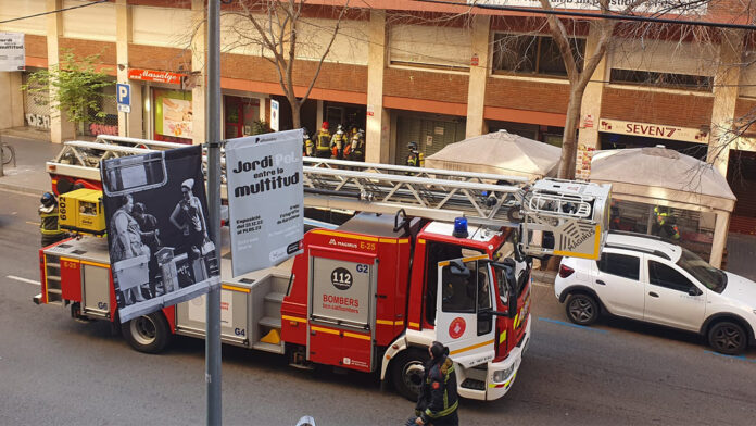Incendio sin heridos en un edificio del Eixample