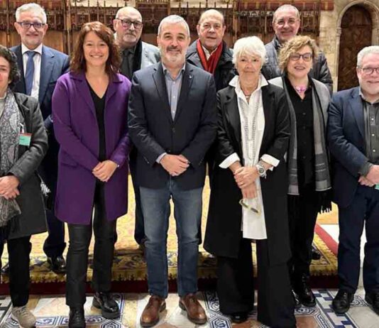 Collboni se reúne con el sector comercial para tratar el Plan de Usos del Eixample Collboni se reúne con el sector comercial para tratar el Plan de Usos del Eixample