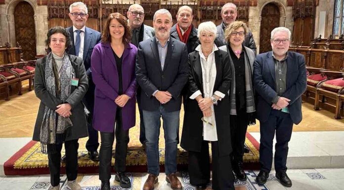 Collboni se reúne con el sector comercial para tratar el Plan de Usos del Eixample Collboni se reúne con el sector comercial para tratar el Plan de Usos del Eixample