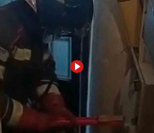 Los Bomberos apagan un incendio en una instalación eléctrica en la Barceloneta Los Bomberos apagan un incendio en una instalación eléctrica en la Barceloneta