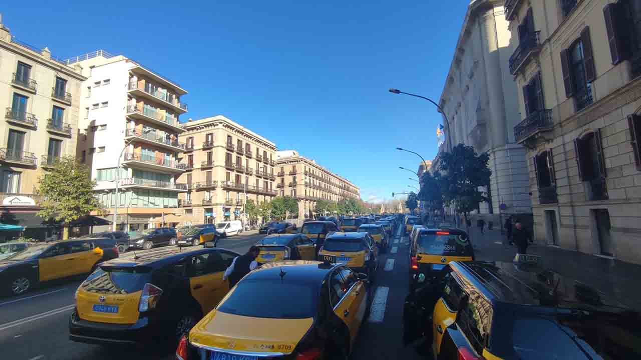 Los taxistas anuncian un paro de 4 días coincidiendo con el congreso ISE