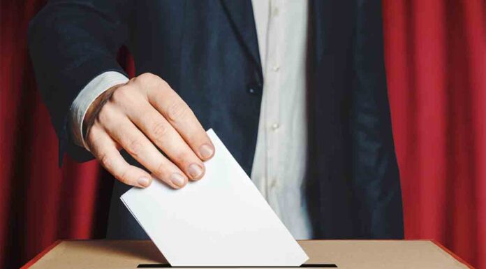 La Falange cae de la lista de candidaturas a las municipales de 2023 en Barcelona Cómo votar en las elecciones municipales si vives en Barcelona