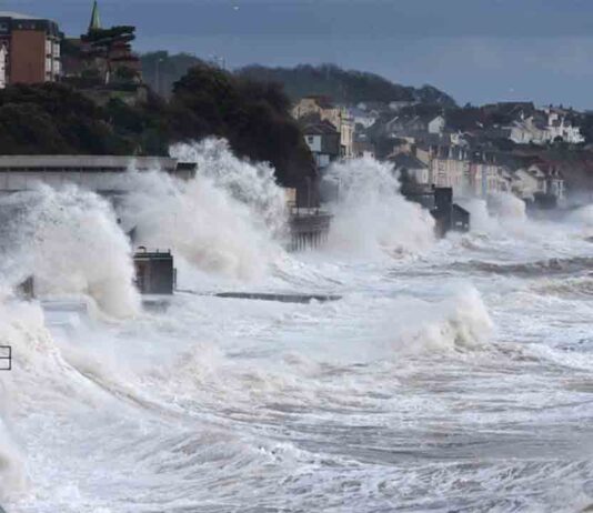 Activada la alerta por fuerte oleaje en toda la costa catalana Activada la alerta por fuerte oleaje en toda la costa catalana