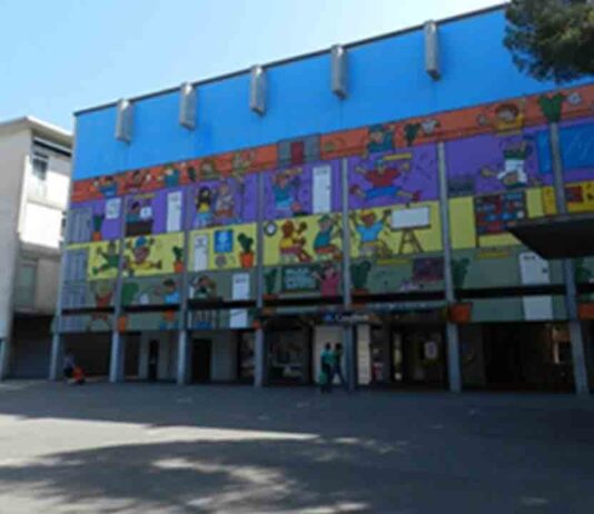 El Ayuntamiento comienza a derribar el edificio del antiguo cine Pere IV El Ayuntamiento comienza a derribar el edificio del antiguo cine Pere IV
