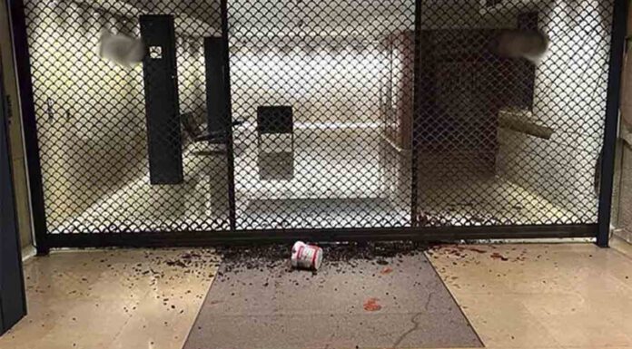 Identificado el hombre que causó los daños en el consulado de Italia Identificado el hombre que causó los daños en el consulado de Italia