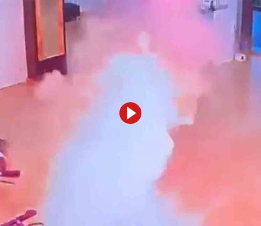 Explota un patinete eléctrico dentro de una peluquería en Gavà Explota un patinete eléctrico dentro de una peluquería en Gavà