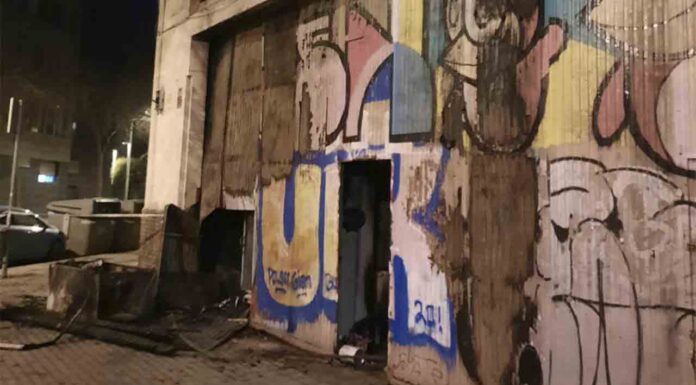 Incendio en una nave abandonada de la calle Pallars, en Sant Martí Incendio en una nave abandonada de la calle Pallars, en Sant Martí
