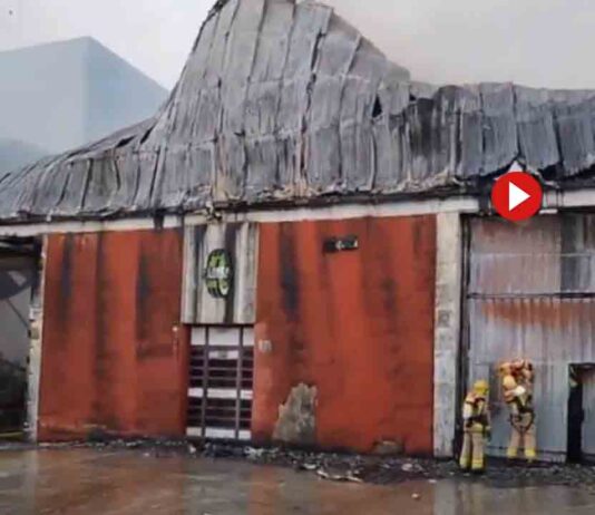Incendio en una nave de neumáticos de Sant Boi Incendio en una nave de neumáticos de Sant Boi