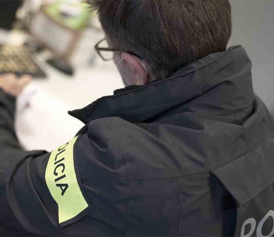 Detenido un hombre en Viladecans por treinta estafas con el método Smishing Detenido un hombre en Viladecans por treinta estafas con el método Smishing