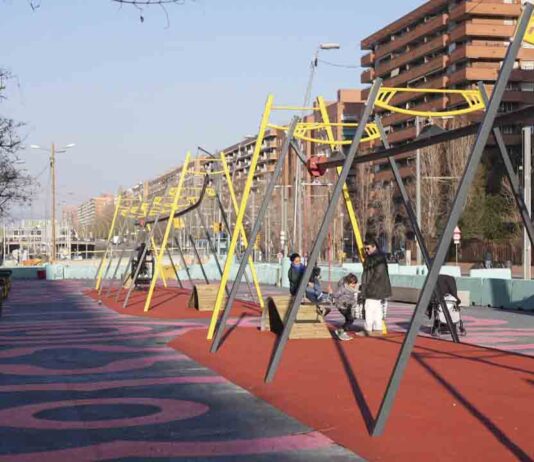 Nuevo juego de tirolinas en la zona Gran Vía Glòries Nuevo juego de tirolinas en la zona Gran Vía Glòries