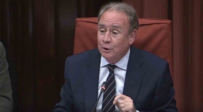 Uber y la ACCO atacan a los taxistas legales en Barcelona Se complica la celebración del MWC sin el Govern no actúa