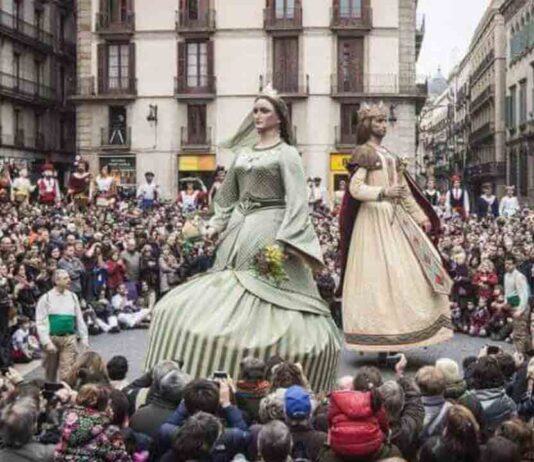 Santa Eulàlia llena la ciudad de tradición en el 40 aniversario de la fiesta Santa Eulàlia llena la ciudad de tradición en el 40 aniversario de la fiesta