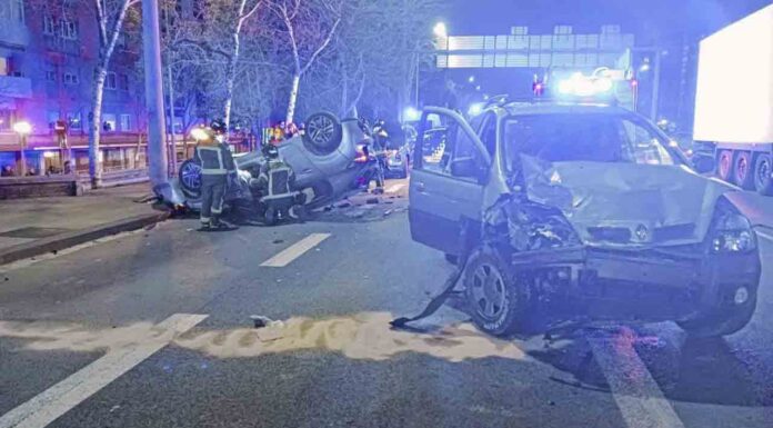 Vuelca un coche en la Meridiana por un accidente Vuelca un coche en la Meridiana por un accidente