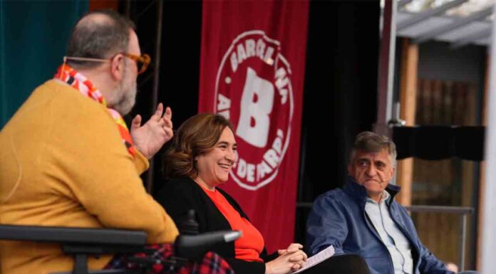 Colau: «Me preocupa que el PSC de Collboni abra la puerta a Trias» Colau: "Me preocupa que el PSC de Collboni abra la puerta a Trias"