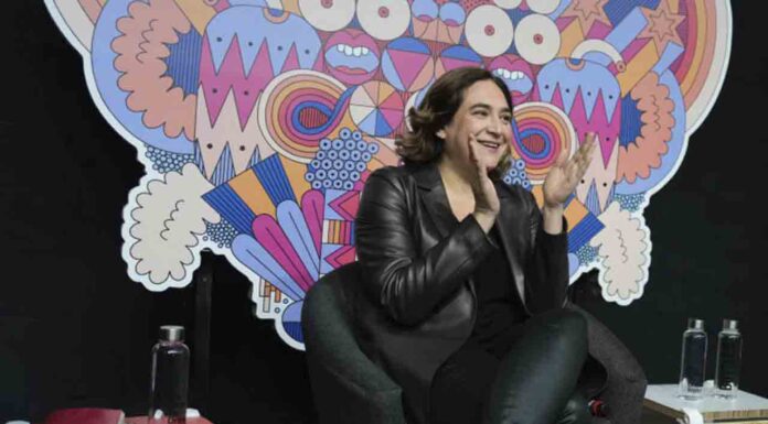 Colau acusa a Carmen Calvo de alinearse con la ultraderecha sobre el colectivo LGTBI Colau acusa a Carmen Calvo de alinearse con la ultraderecha sobre el colectivo LGTBI