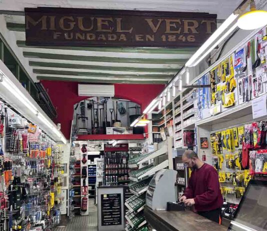 El Raval reivindica el comercio diverso y de Km0 El Raval reivindica el comercio diverso y de Km0