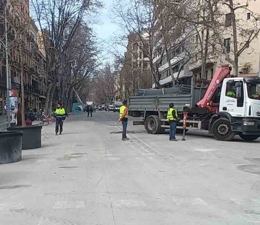 Finaliza la retirada de la losa de la ronda de Sant Antoni Finaliza la retirada de la losa de la ronda de Sant Antoni