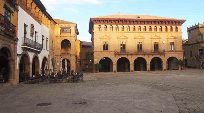 Investigan una agresión sexual a una joven en Poble Espanyol Investigan una agresión sexual a una joven en Poble Espanyol