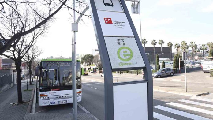 Se duplica el número de expediciones del bus exprés entre Barcelona y Terrassa