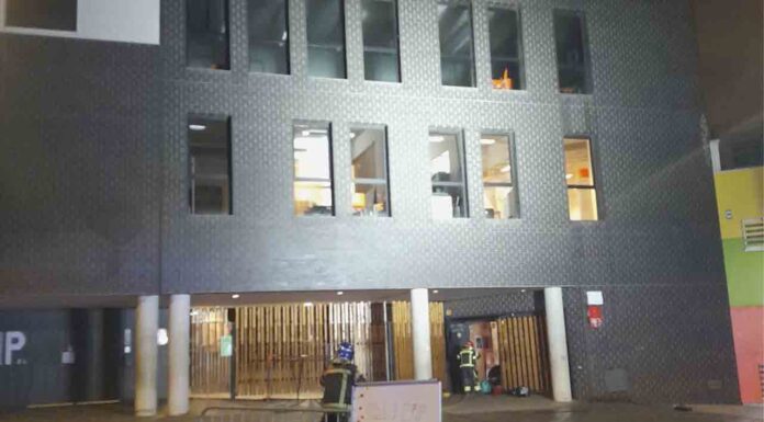 Se incendia el gimnasio del Espai Jove Girapells en Guinardó Se incendia el gimnasio del Espai Jove Girapells en Guinardó