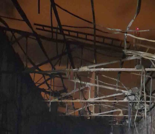 Se incendia una nave industrial en la calle Espronceda de Sant Martí Se incendia una nave industrial en Sant Martí