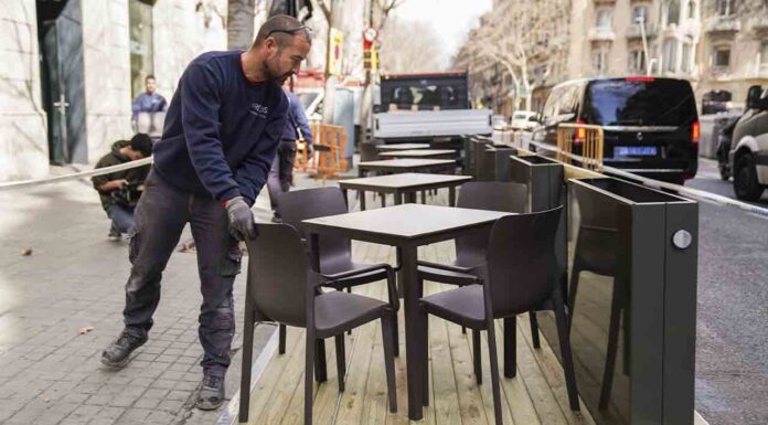 Termina la retirada de bloques de hormigón de las terrazas instaladas durante la pandemia Termina la retirada de bloques de hormigón de las terrazas instaladas durante la pandemia