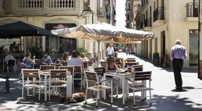 Aprobada la nueva tasa de terrazas para 2024 Ciutat Vella no renovará la licencia de terraza a más de 30 locales por infracciones