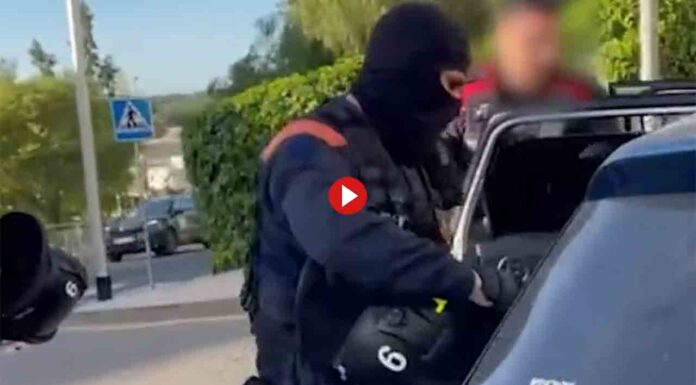 Cuatro detenidos por golpear y atracar a un taxista en la Ronda Litoral Cuatro detenidos por golpear y atracar a un taxista en la Ronda Litoral