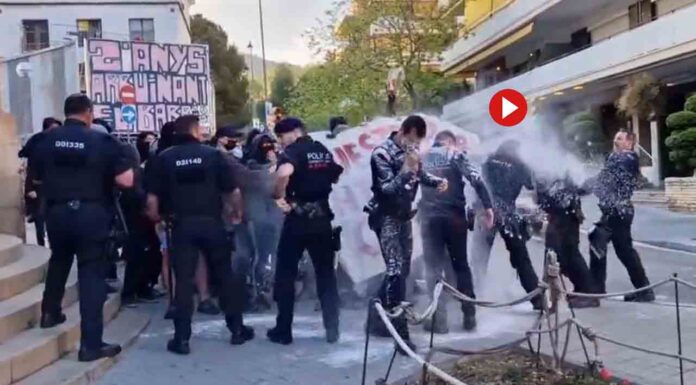 Enfrentamientos por un acto de Ciudadanos y la ultraderecha en un edificio ocupado de la Bonanova Enfrentamientos por un acto de Ciudadanos y la ultraderecha en un edificio ocupado de la Bonanova