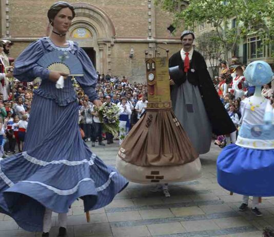 Los Gigantes de Gràcia recuperan el encuentro bienal Los Gigantes de Gràcia recuperan el encuentro bienal