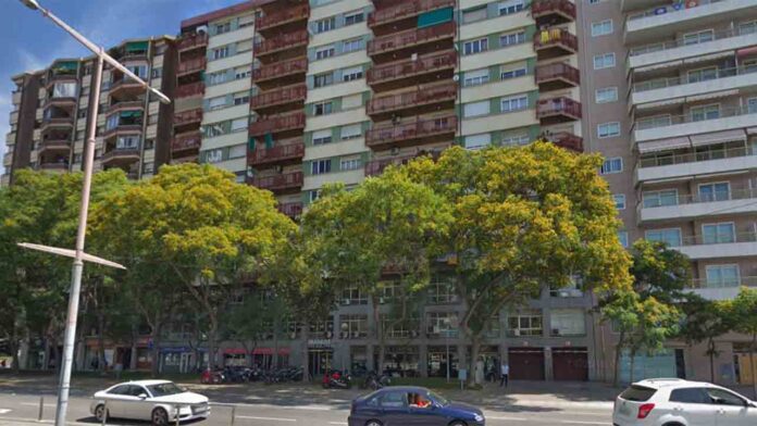 Los 120 pisos turísticos de la calle Tarragona son de la mujer de Manuel Valls