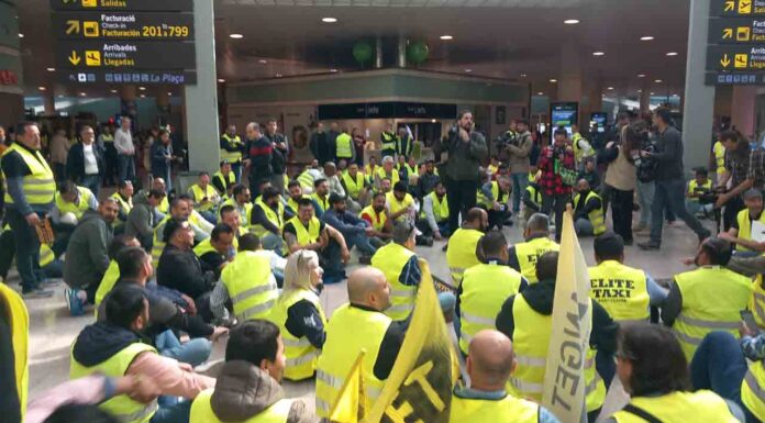 Movilización histórica del taxi este 9 de diciembre Manifestación y paro de taxis en el aeropuerto de Barcelona