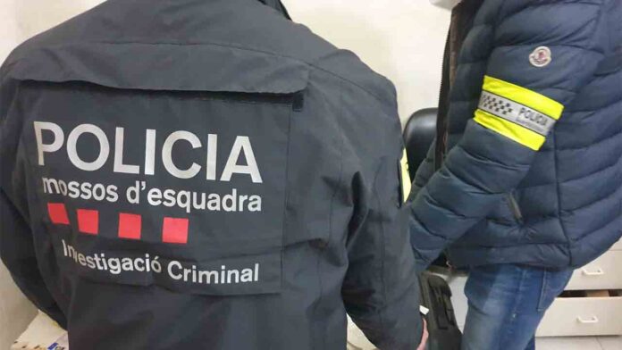 Mossos y Guàrdia Urbana desmantelan un narcopiso en El Raval