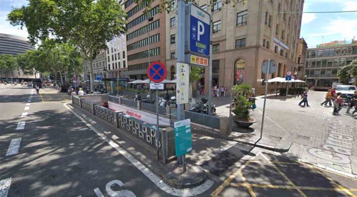 Una mujer sin carné atropella mortalmente a un hombre en el parking de Plaza de Catalunya Una mujer sin carné atropella mortalmente a un hombre en el parking de Plaza de Catalunya