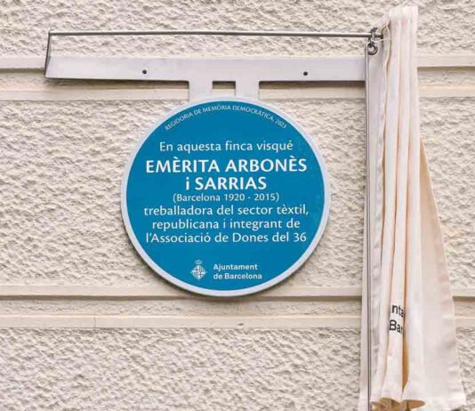 Placa a Emérita Arbonès i Sarrias, integrante de la Asociación de Mujeres del 36 Placa a Emérita Arbonès i Sarrias, integrante de la Asociación de Mujeres del 36