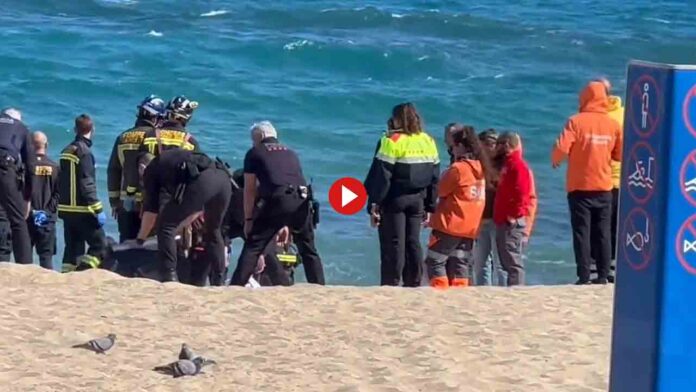 Una persona ha muerto ahogada en la Playa del Bogatell