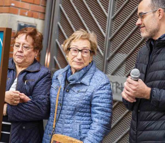 Una placa en El Raval recuerda a Amália Alegre Una placa en El Raval recuerda a Amália Alegre