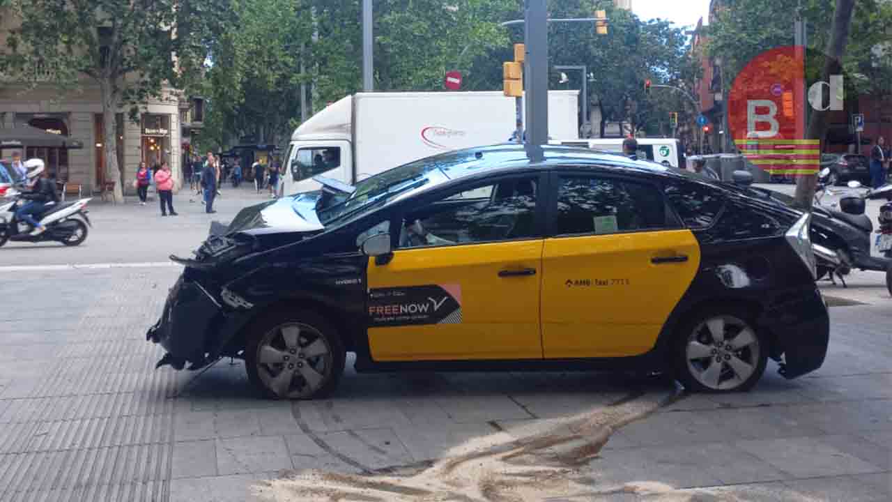 Accidente de un taxista en la Avenida del Paralelo
