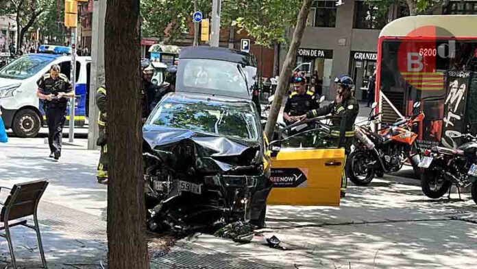 Accidente de un taxista en la Avenida del Paralelo