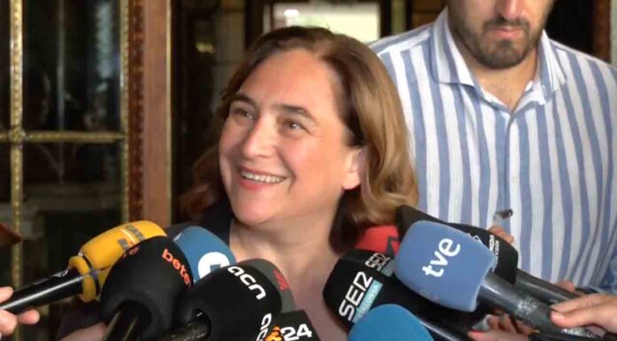 Ada Colau prepara los pactos para conseguir un gobierno progresista Ada Colau prepara los pactos para conseguir un gobierno progresista