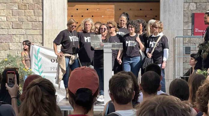 Concentración para denunciar la violencia policial contra el Esplai del Pi Concentración para denunciar la violencia policial contra el Esplai del Pi