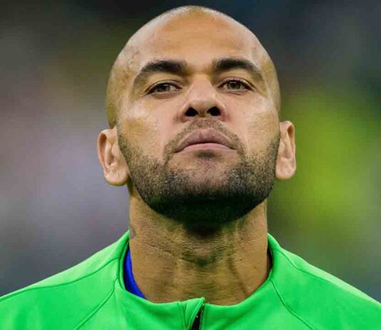 Dani Alves dice a la Audiencia que no huirá y pide su libertad La jueza mantiene a Dani Alves en prisión