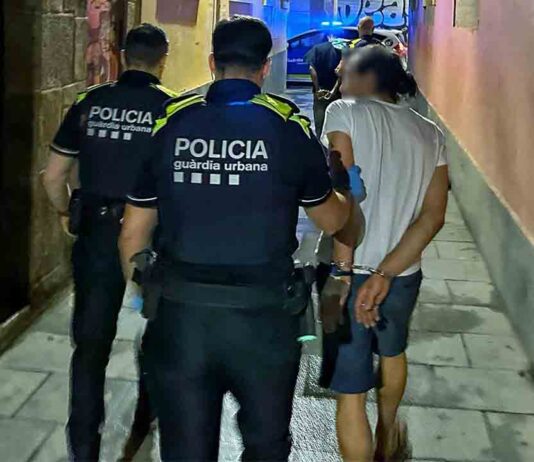 Desmantelan un punto de venta y consumo de droga en Ciutat Vella Desmantelan un punto de venta y consumo de droga en Ciutat Vella