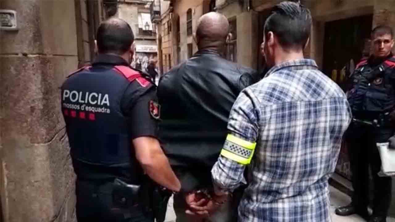 Dos operaciones anti droga en Ciutat Vella acaba con cuatro detenidos